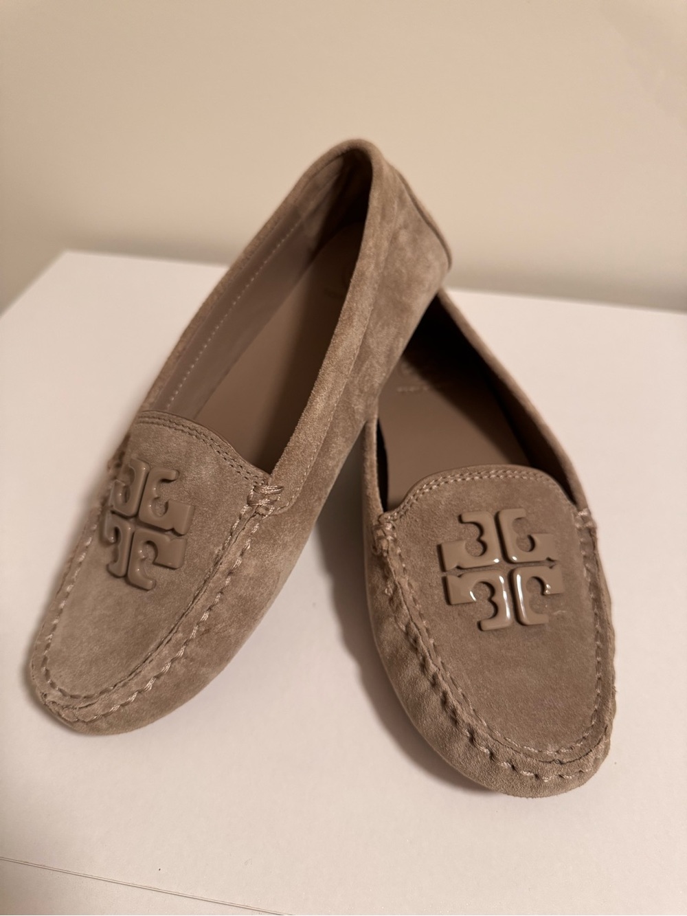 Tory Burch Double T Suede Driving Loafers Moccasins Taupe Size 6 NWT NWOB